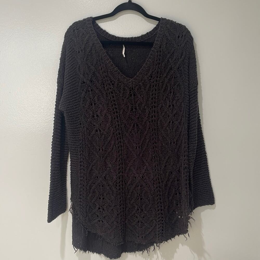 Free People Cross My Heart Cable Knit Gray V Neck Frayed Hem Sweater size M